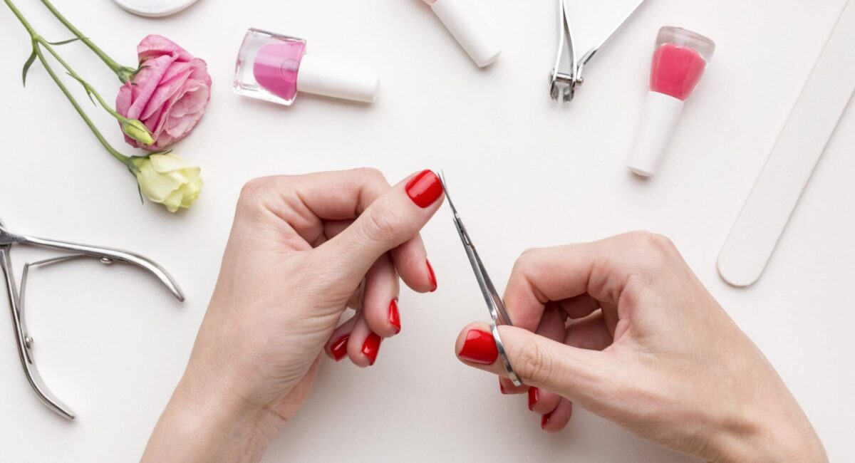 Naklejki Hybrydowe – Rewolucja w domowym Manicure