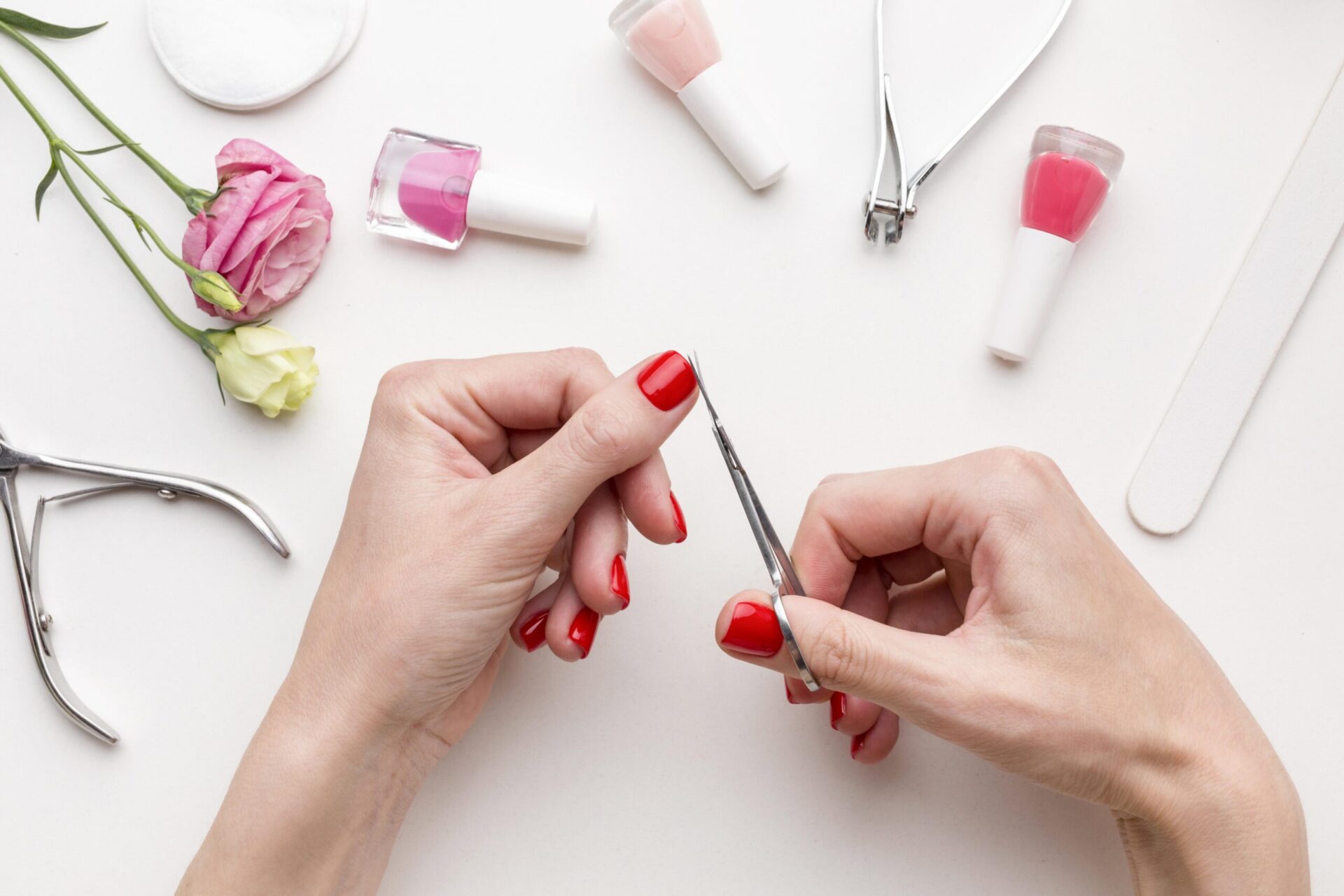 Naklejki Hybrydowe – Rewolucja w domowym Manicure