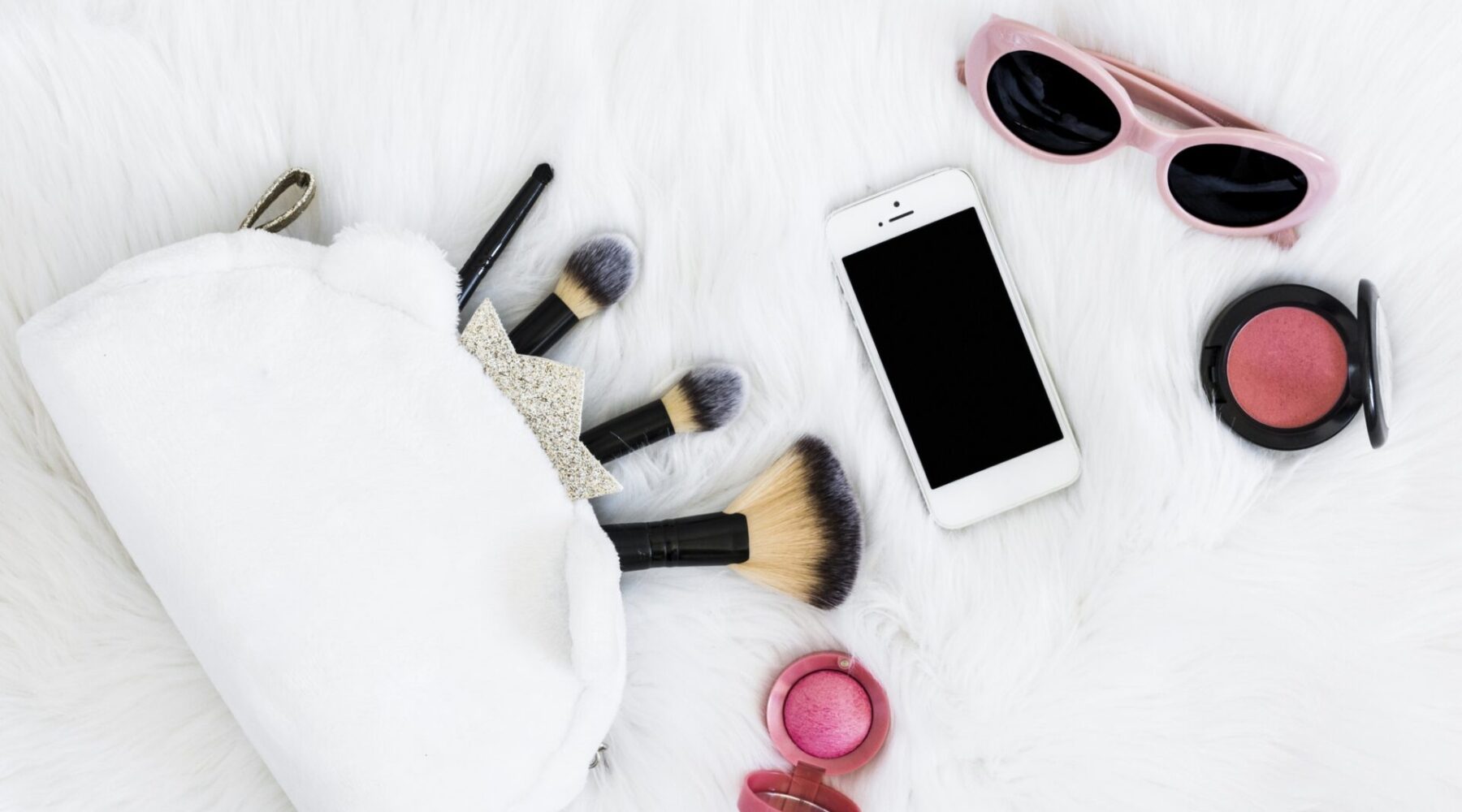 Beauty gadżety, które ułatwiają życie – czy warto inwestować?