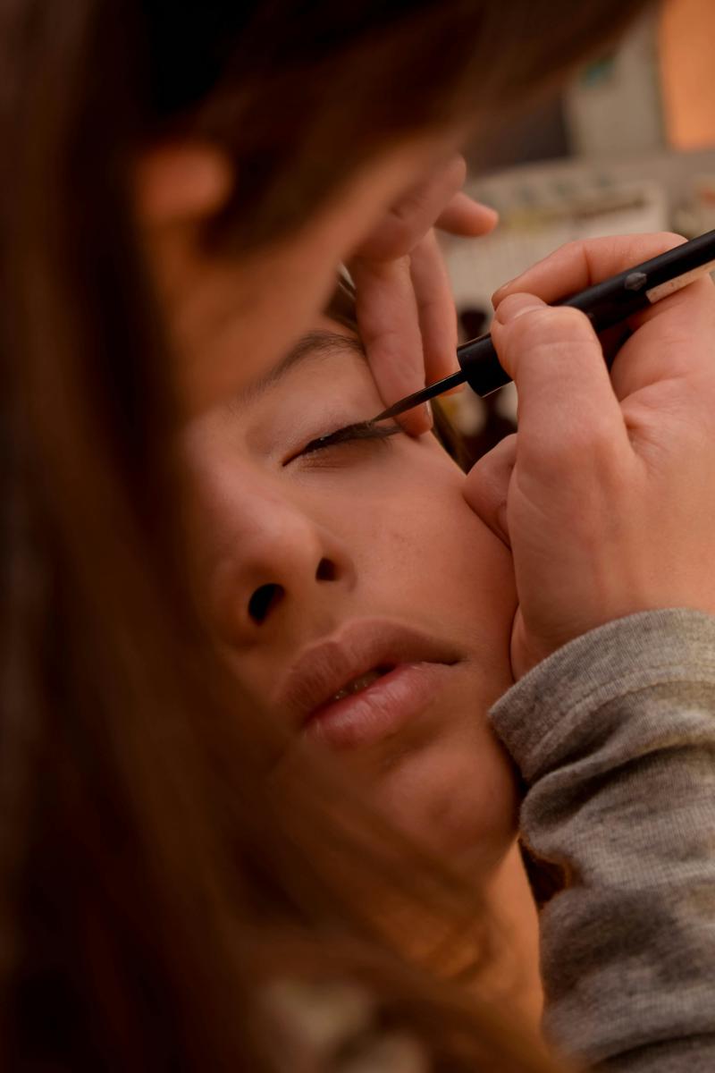 eyeliner application