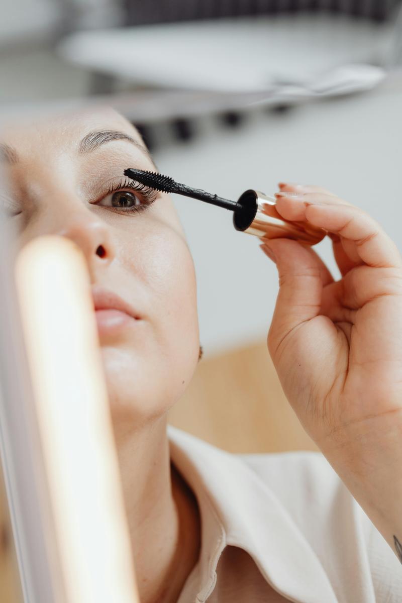 mascara application