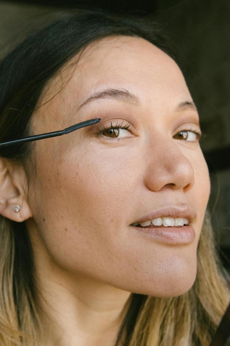 mascara application