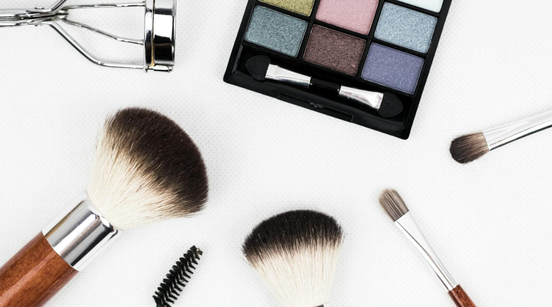 Paletka cieni Dior – must-have dla fanek makijażu i ikon stylu
